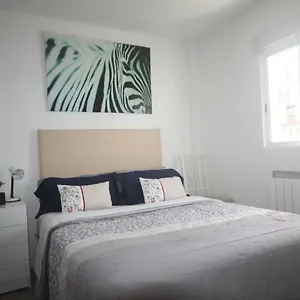 Little Peaceful Retreat With Bath, Heating, Terrace, Free Wifi Fridge Easy Parking Habitación en casa particular Marbella